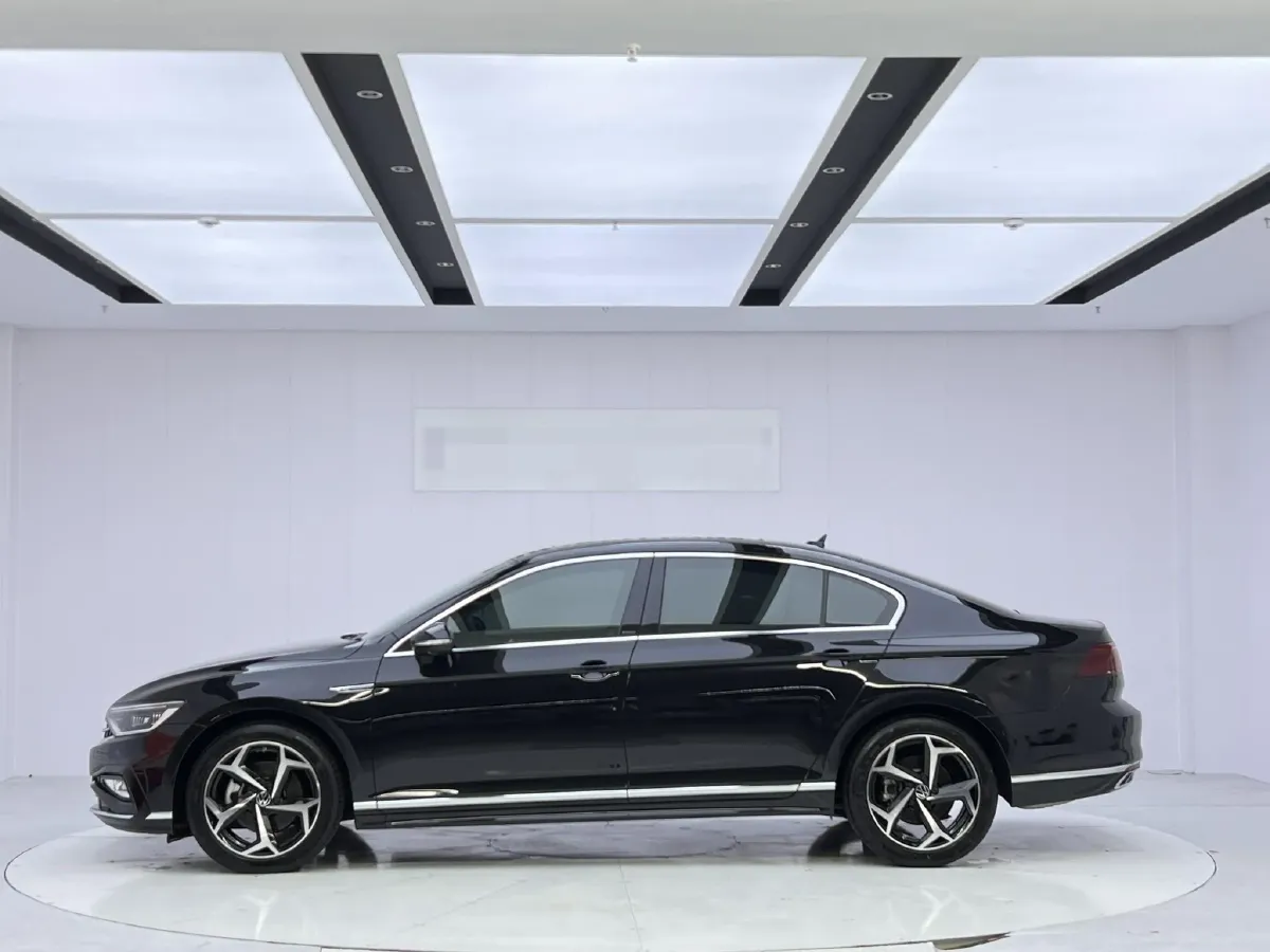 2023 Volkswagen Magotan 2.0T 186HP L4 7DCT,autocango,china used car exporter,china ev exporter,chinese used car exporter,chinese used ev exporter