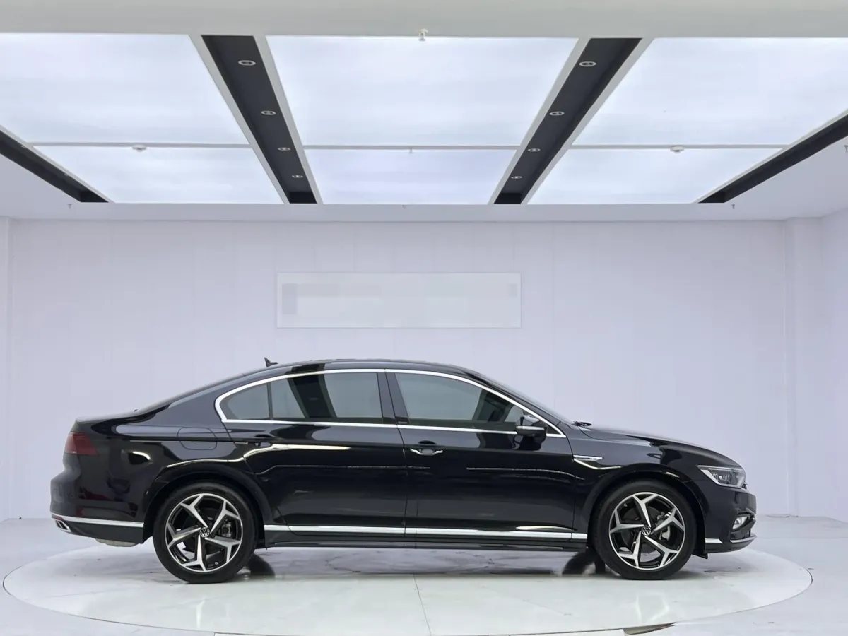 2023 Volkswagen Magotan 2.0T 186HP L4 7DCT,autocango,china used car exporter,china ev exporter,chinese used car exporter,chinese used ev exporter