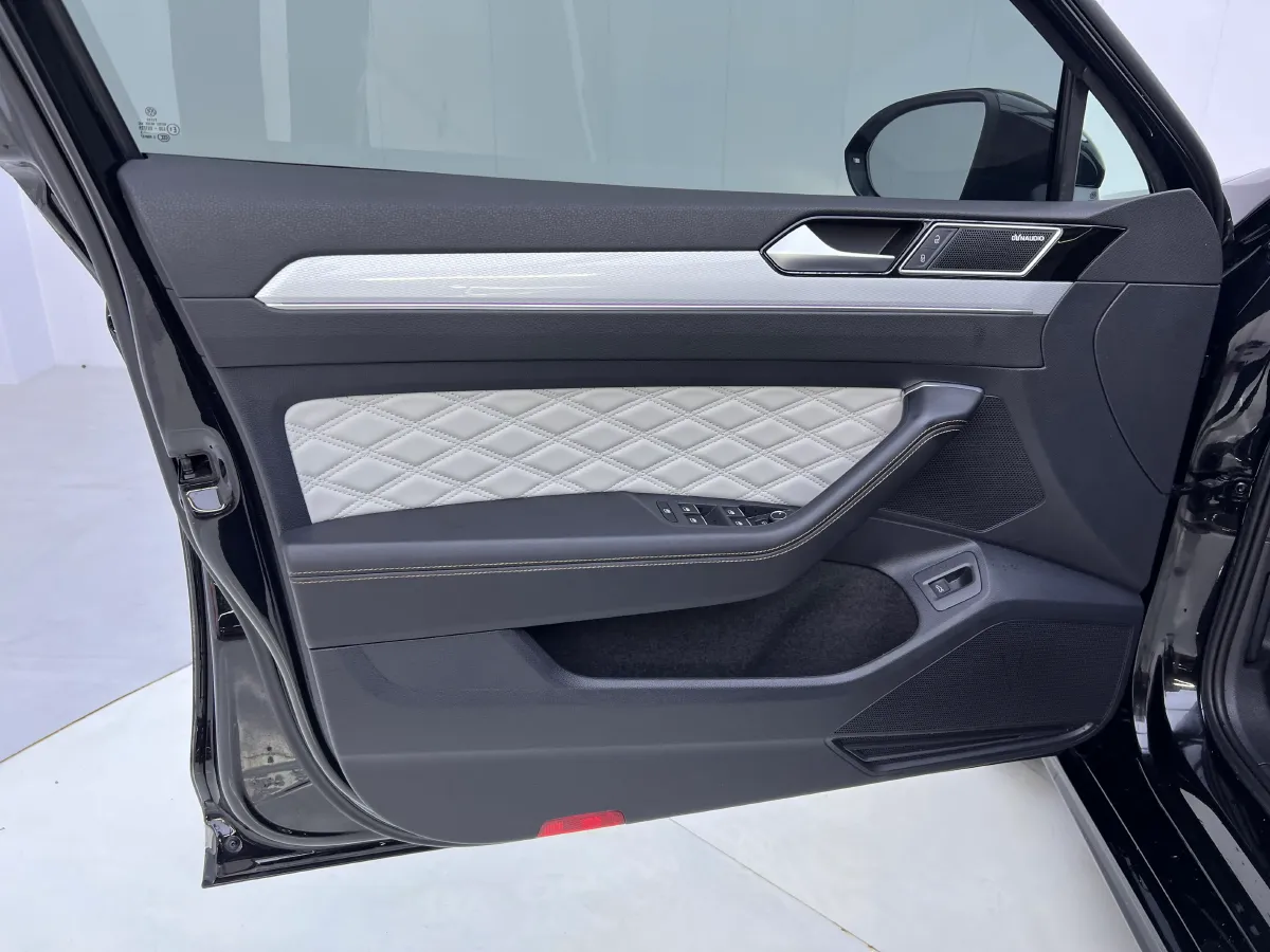 2023 Volkswagen Magotan 2.0T 186HP L4 7DCT,autocango,china used car exporter,china ev exporter,chinese used car exporter,chinese used ev exporter