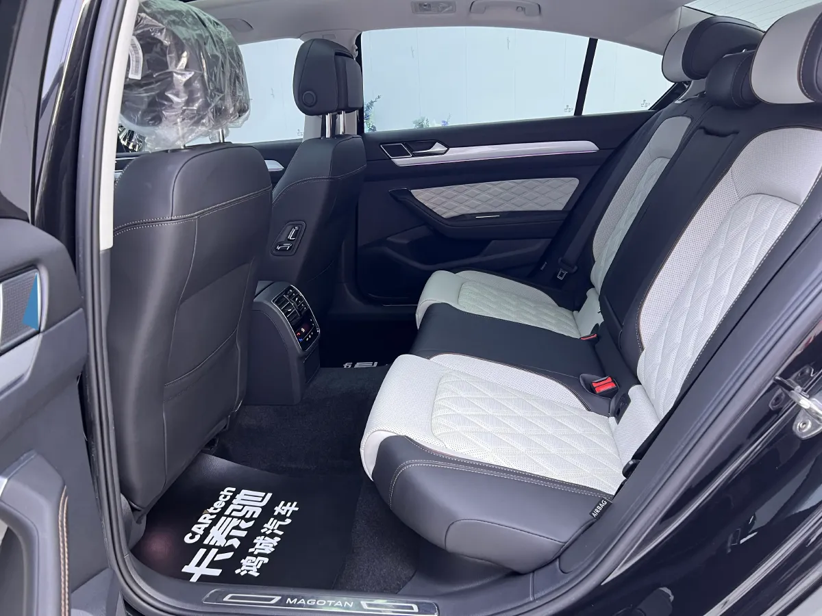 2023 Volkswagen Magotan 2.0T 186HP L4 7DCT,autocango,china used car exporter,china ev exporter,chinese used car exporter,chinese used ev exporter