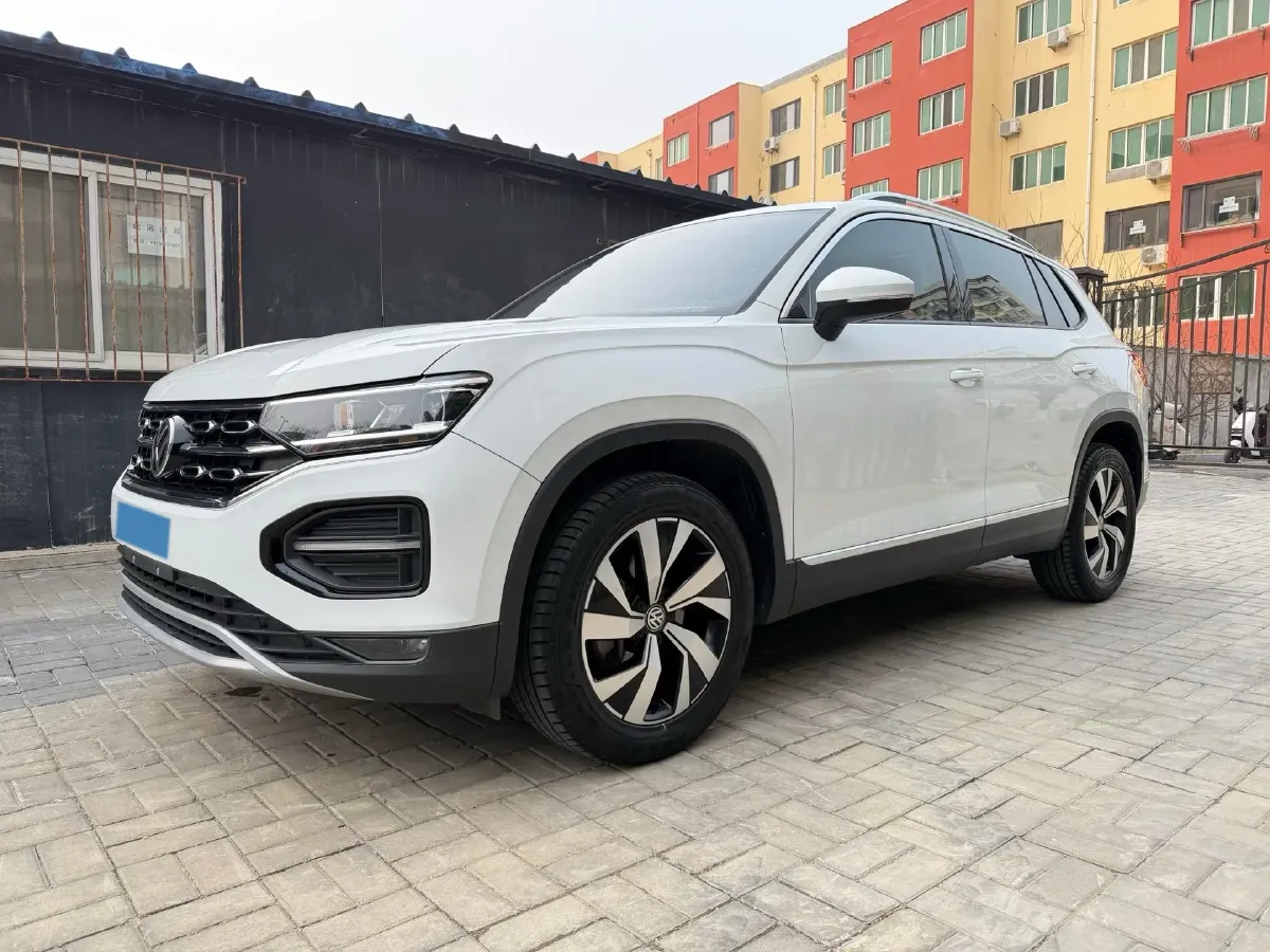 2019 Jeep Cherokee 2.0T 234HP L4 9AT,autocango,china used car exporter,china ev exporter,chinese used car exporter,chinese used ev exporter