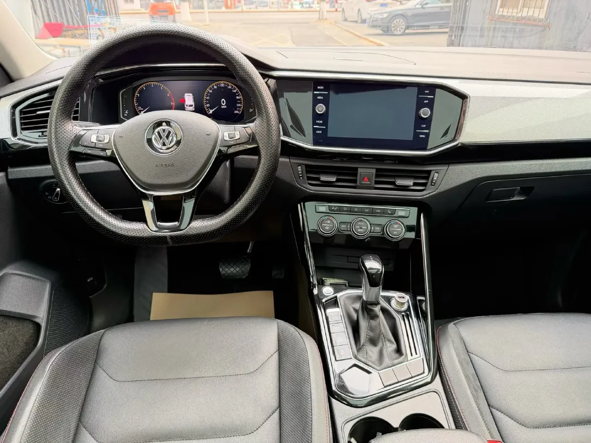 2019 Jeep Cherokee 2.0T 234HP L4 9AT,autocango,china used car exporter,china ev exporter,chinese used car exporter,chinese used ev exporter