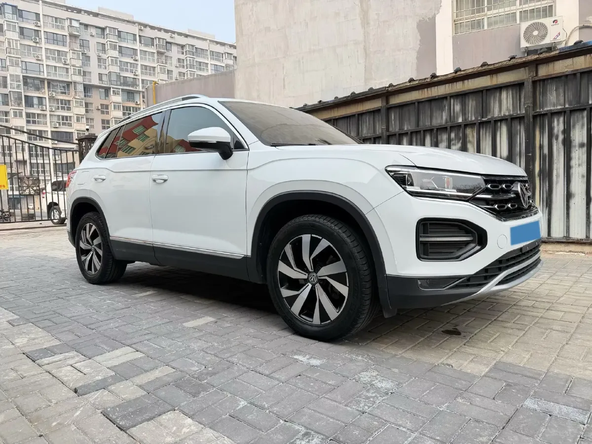 2019 Jeep Cherokee 2.0T 234HP L4 9AT,autocango,china used car exporter,china ev exporter,chinese used car exporter,chinese used ev exporter