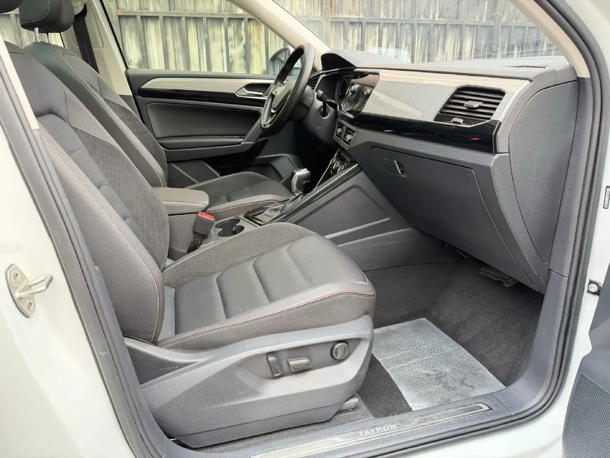 2019 Jeep Cherokee 2.0T 234HP L4 9AT,autocango,china used car exporter,china ev exporter,chinese used car exporter,chinese used ev exporter