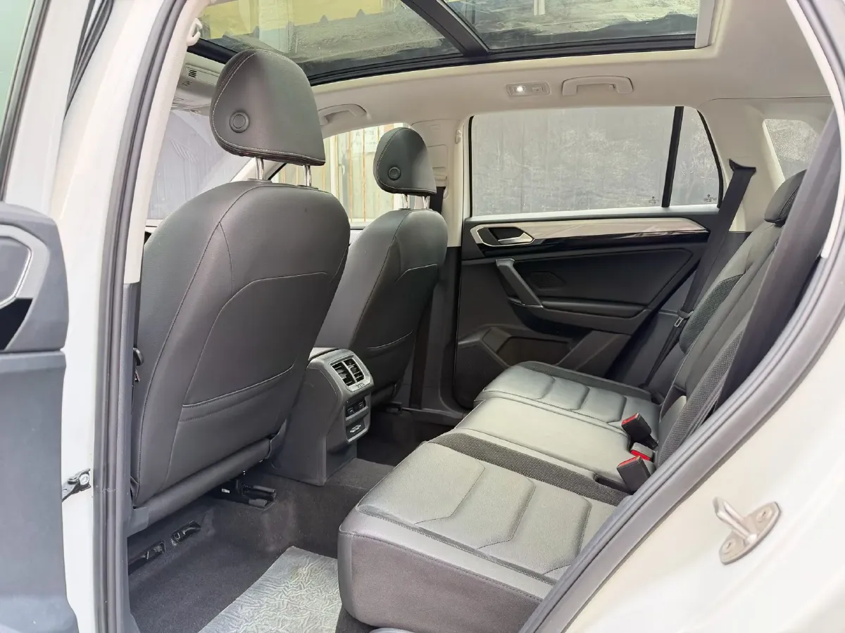 2019 Jeep Cherokee 2.0T 234HP L4 9AT,autocango,china used car exporter,china ev exporter,chinese used car exporter,chinese used ev exporter