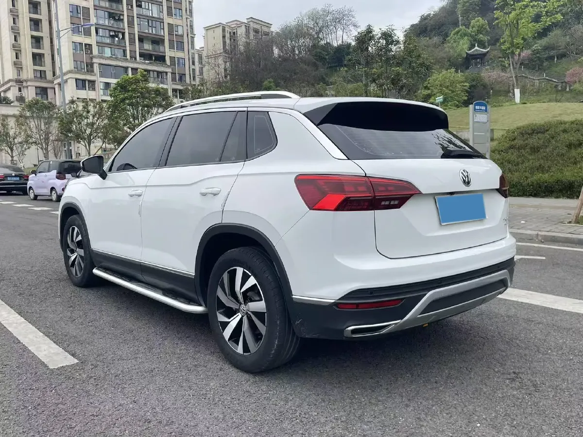 2019 Jeep Cherokee 2.0T 234HP L4 9AT,autocango,china used car exporter,china ev exporter,chinese used car exporter,chinese used ev exporter