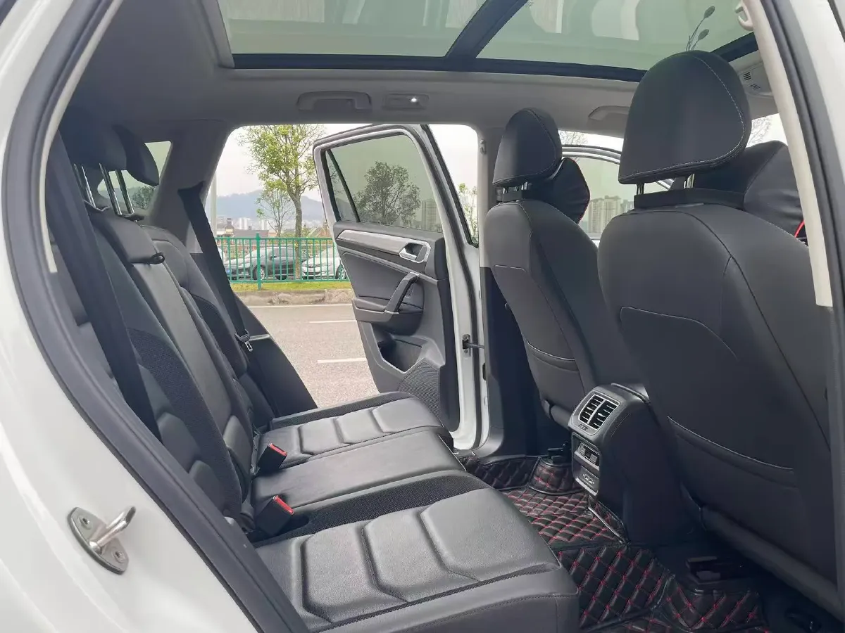 2019 Jeep Cherokee 2.0T 234HP L4 9AT,autocango,china used car exporter,china ev exporter,chinese used car exporter,chinese used ev exporter