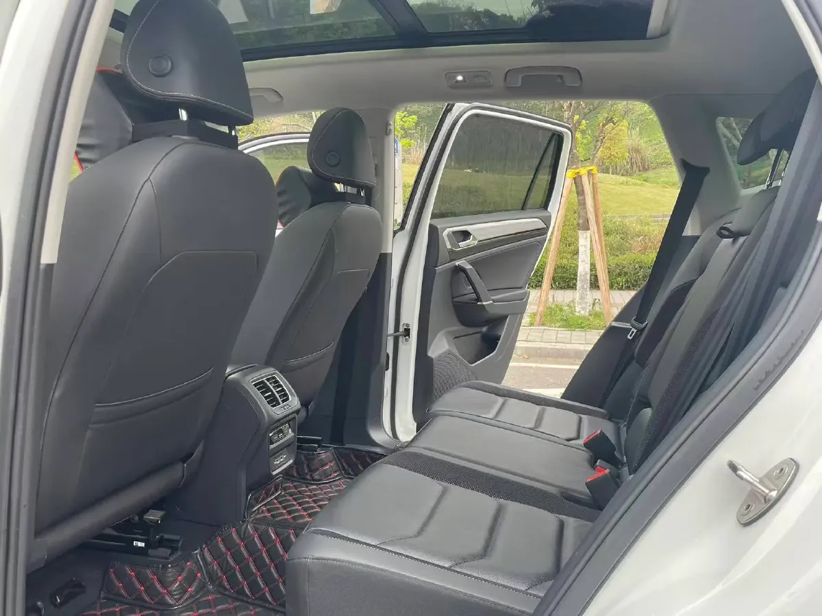 2019 Jeep Cherokee 2.0T 234HP L4 9AT,autocango,china used car exporter,china ev exporter,chinese used car exporter,chinese used ev exporter