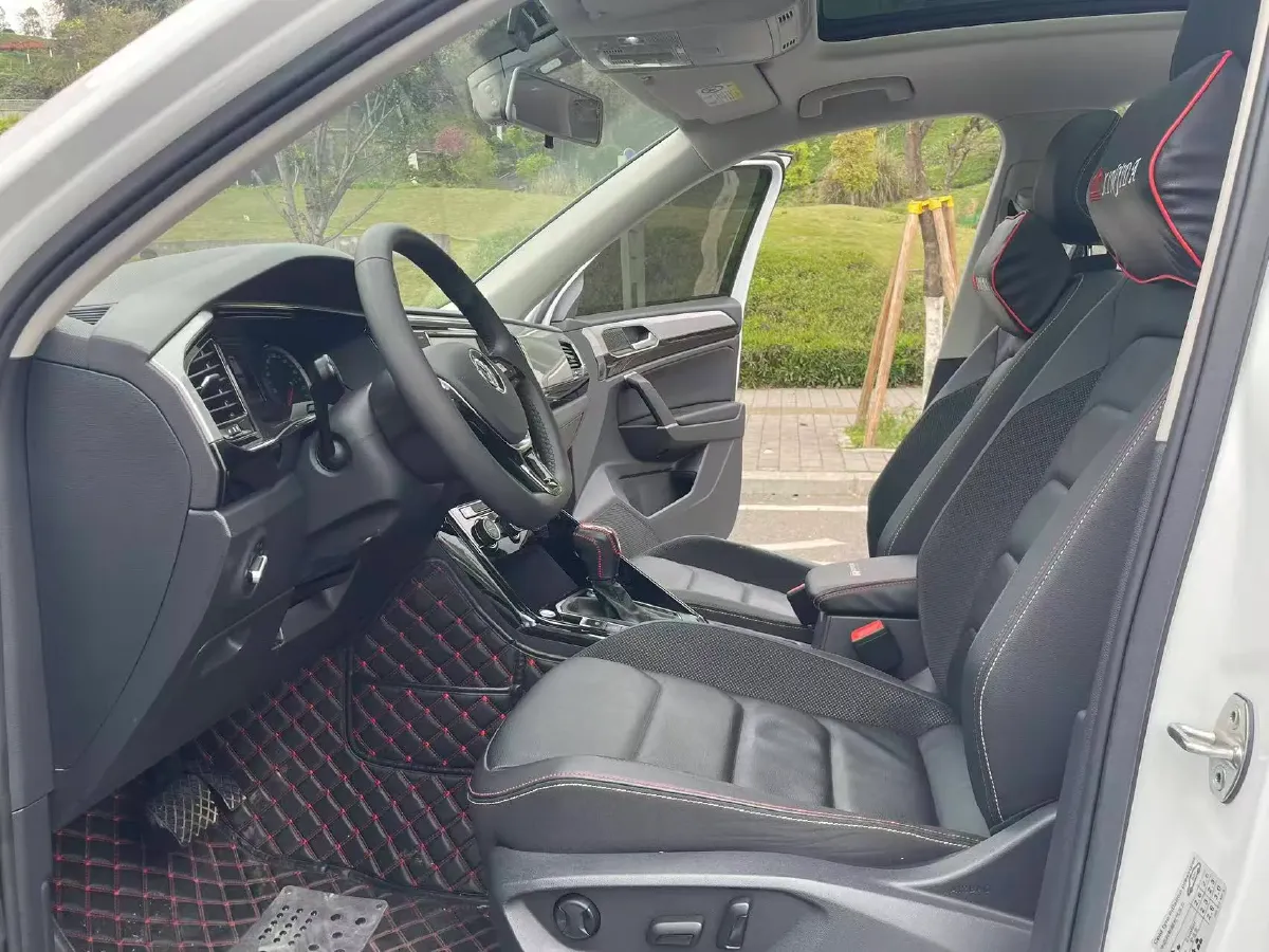 2019 Jeep Cherokee 2.0T 234HP L4 9AT,autocango,china used car exporter,china ev exporter,chinese used car exporter,chinese used ev exporter