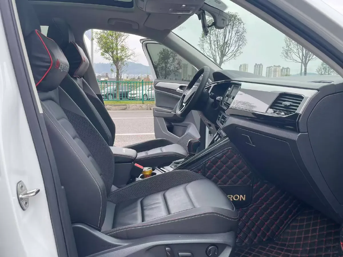 2019 Jeep Cherokee 2.0T 234HP L4 9AT,autocango,china used car exporter,china ev exporter,chinese used car exporter,chinese used ev exporter