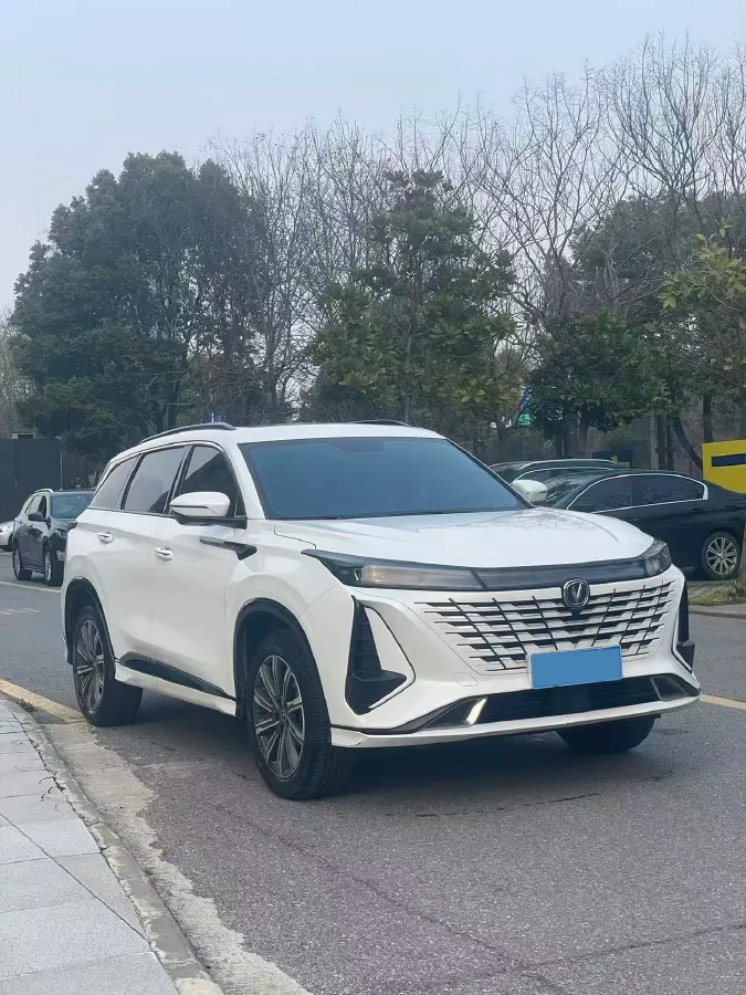 2023 ChangAn CS75 Plus 1.5T 188HP L4 8AT,autocango,china used car exporter,china ev exporter,chinese used car exporter,chinese used ev exporter