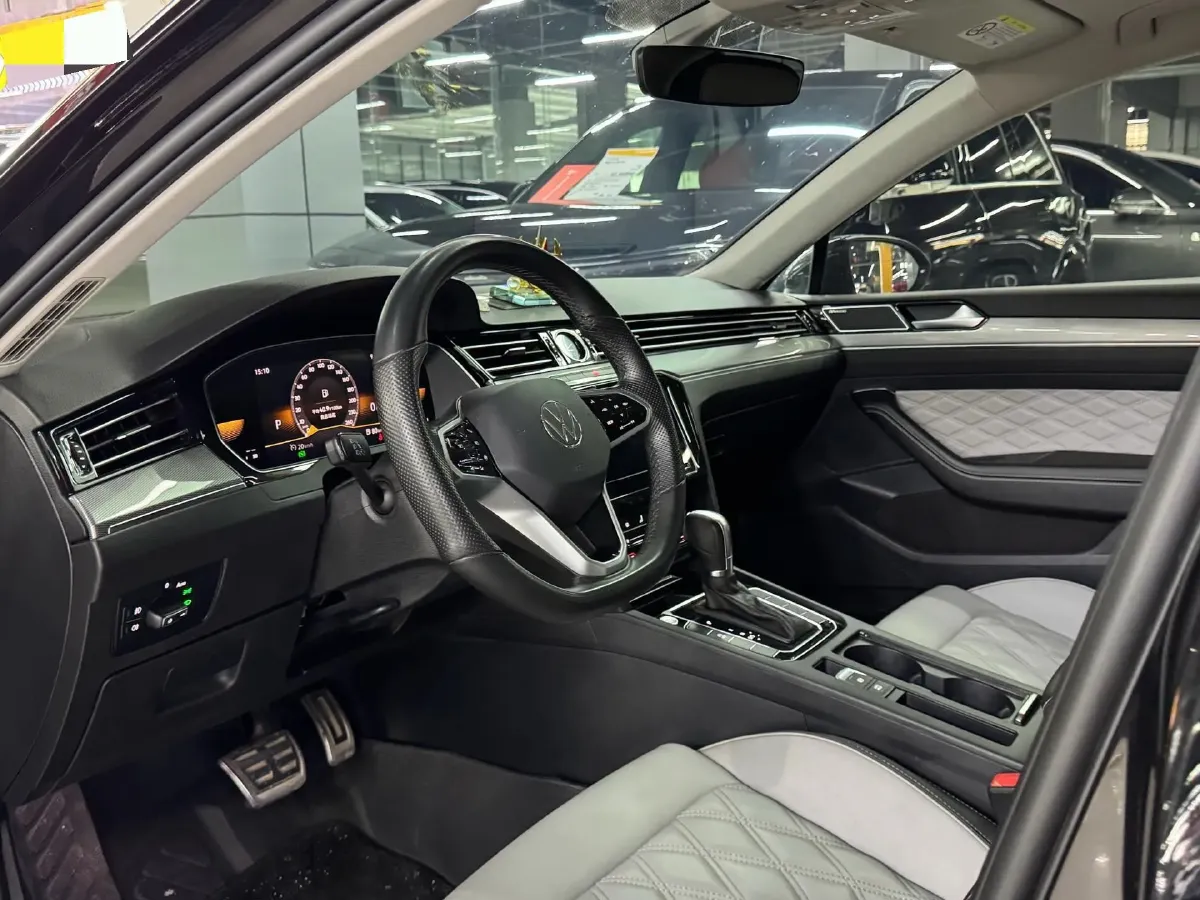 2023 Volkswagen Magotan 2.0T 186HP L4 7DCT,autocango,china used car exporter,china ev exporter,chinese used car exporter,chinese used ev exporter