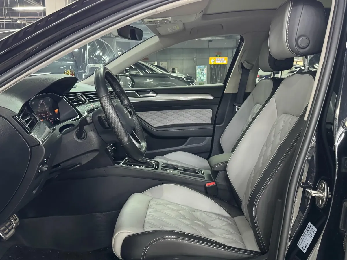 2023 Volkswagen Magotan 2.0T 186HP L4 7DCT,autocango,china used car exporter,china ev exporter,chinese used car exporter,chinese used ev exporter