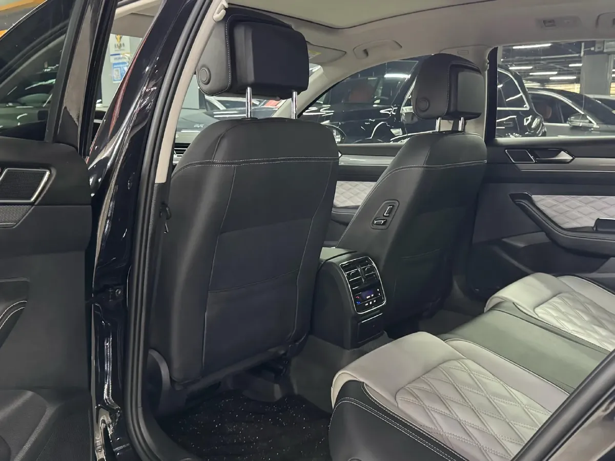 2023 Volkswagen Magotan 2.0T 186HP L4 7DCT,autocango,china used car exporter,china ev exporter,chinese used car exporter,chinese used ev exporter