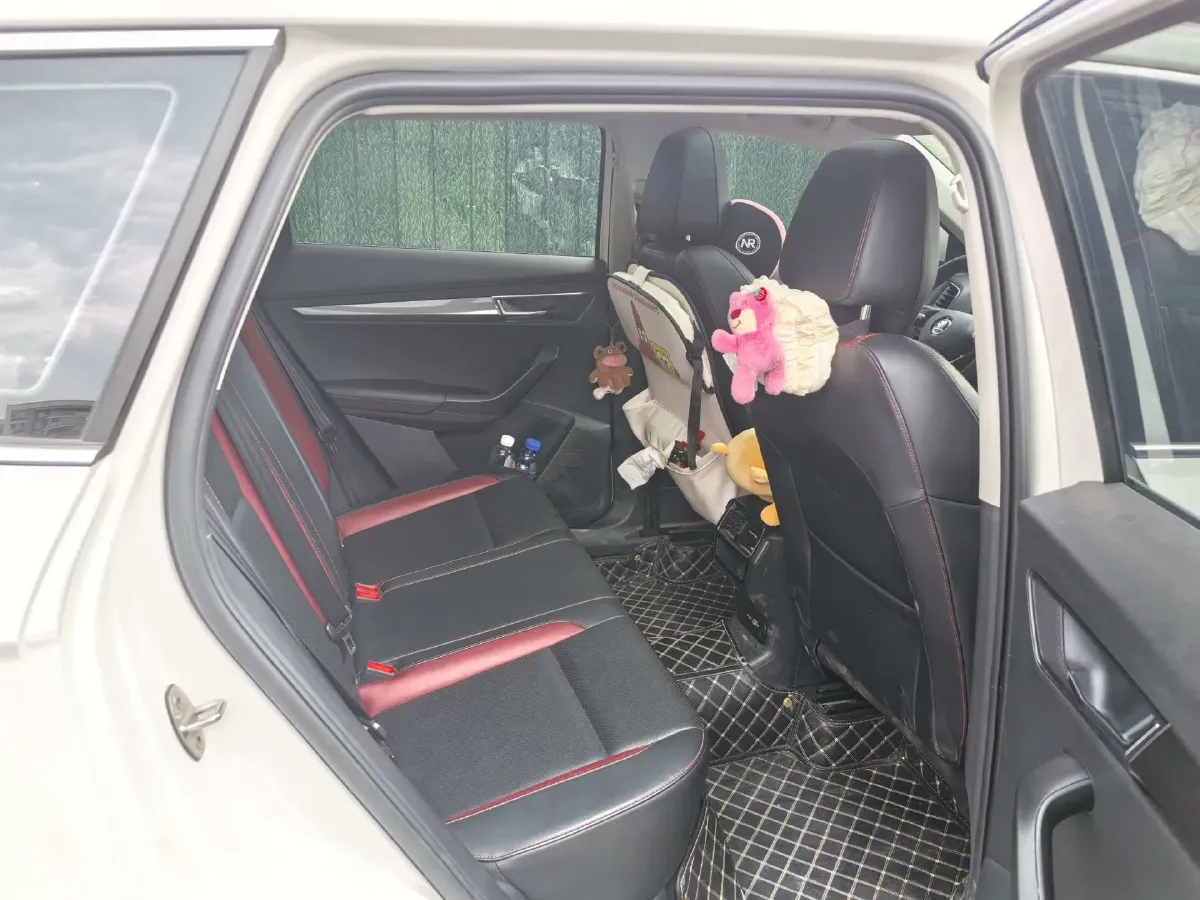 2022 Skoda Karoq 1.4T 150HP L4 7DCT,autocango,china used car exporter,china ev exporter,chinese used car exporter,chinese used ev exporter