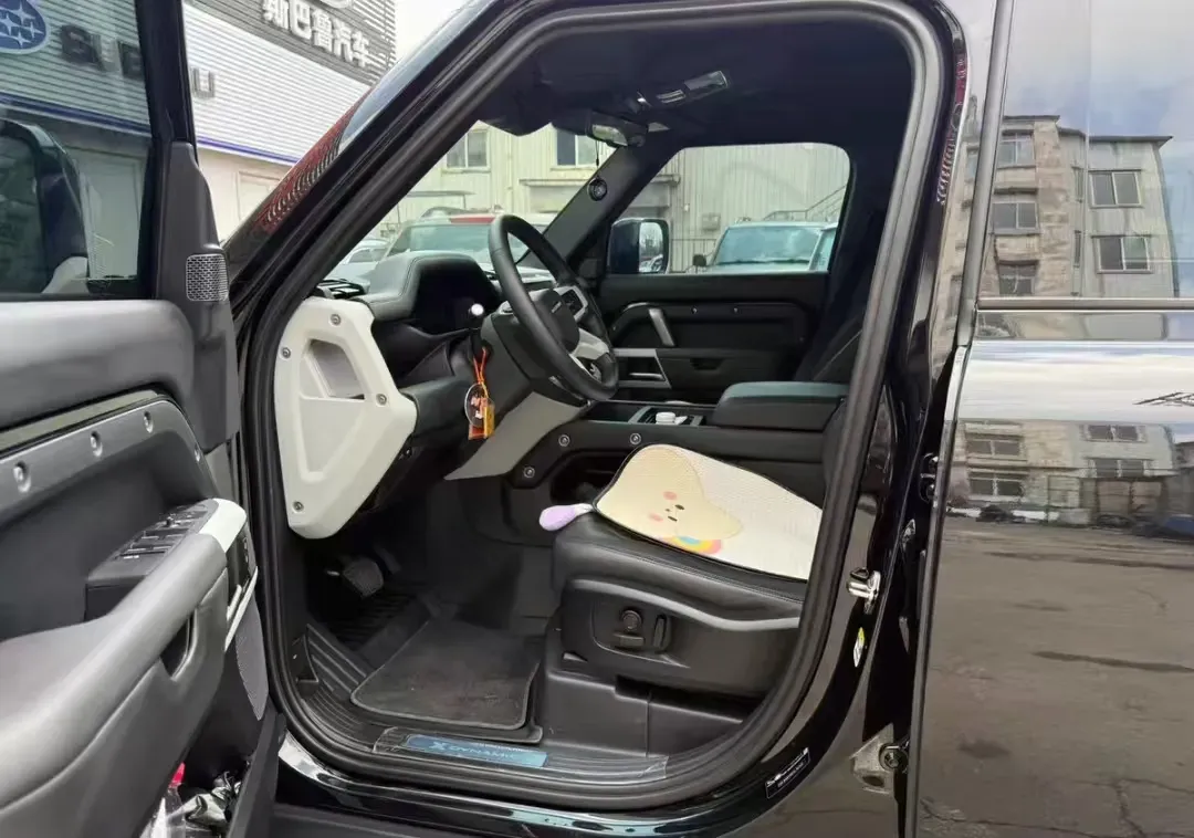 2024 Land Rover Defender 3.0T 400HP L6 8AT,autocango,china used car exporter,china ev exporter,chinese used car exporter,chinese used ev exporter