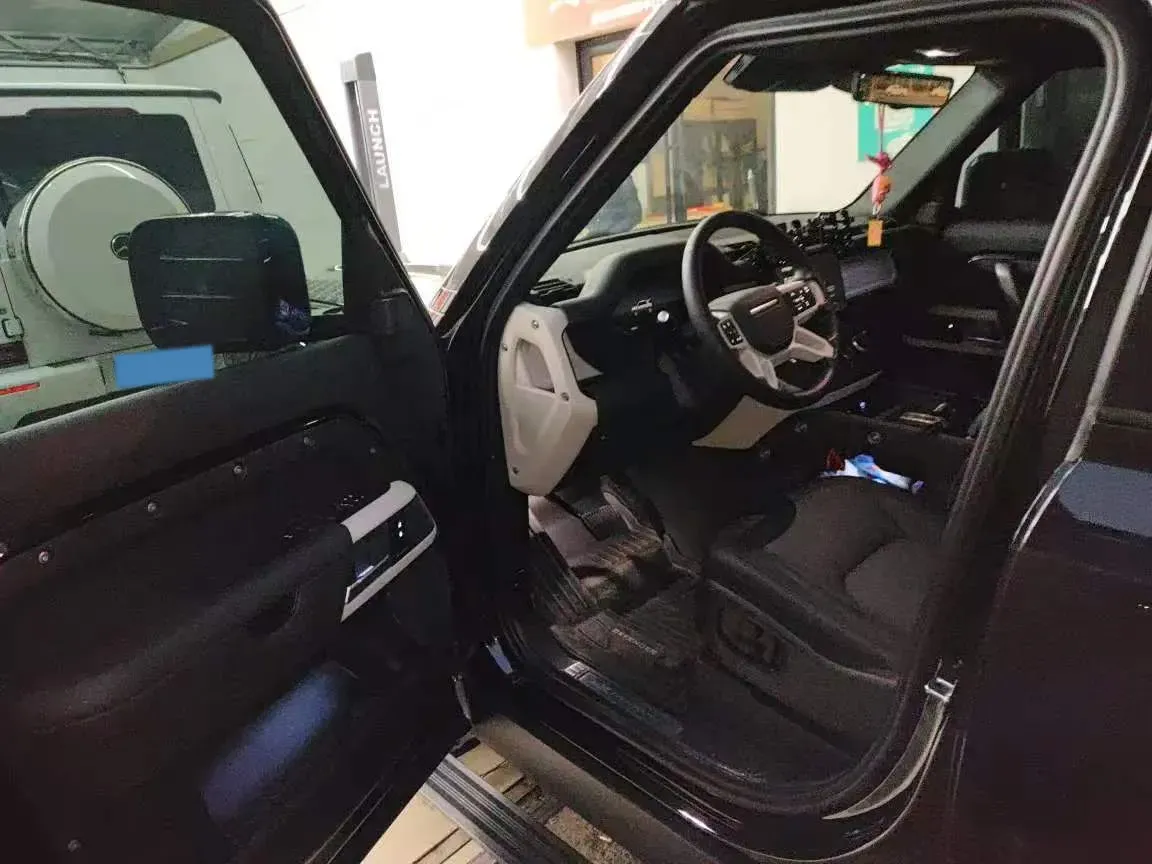 2024 Land Rover Defender 3.0T 400HP L6 8AT,autocango,china used car exporter,china ev exporter,chinese used car exporter,chinese used ev exporter