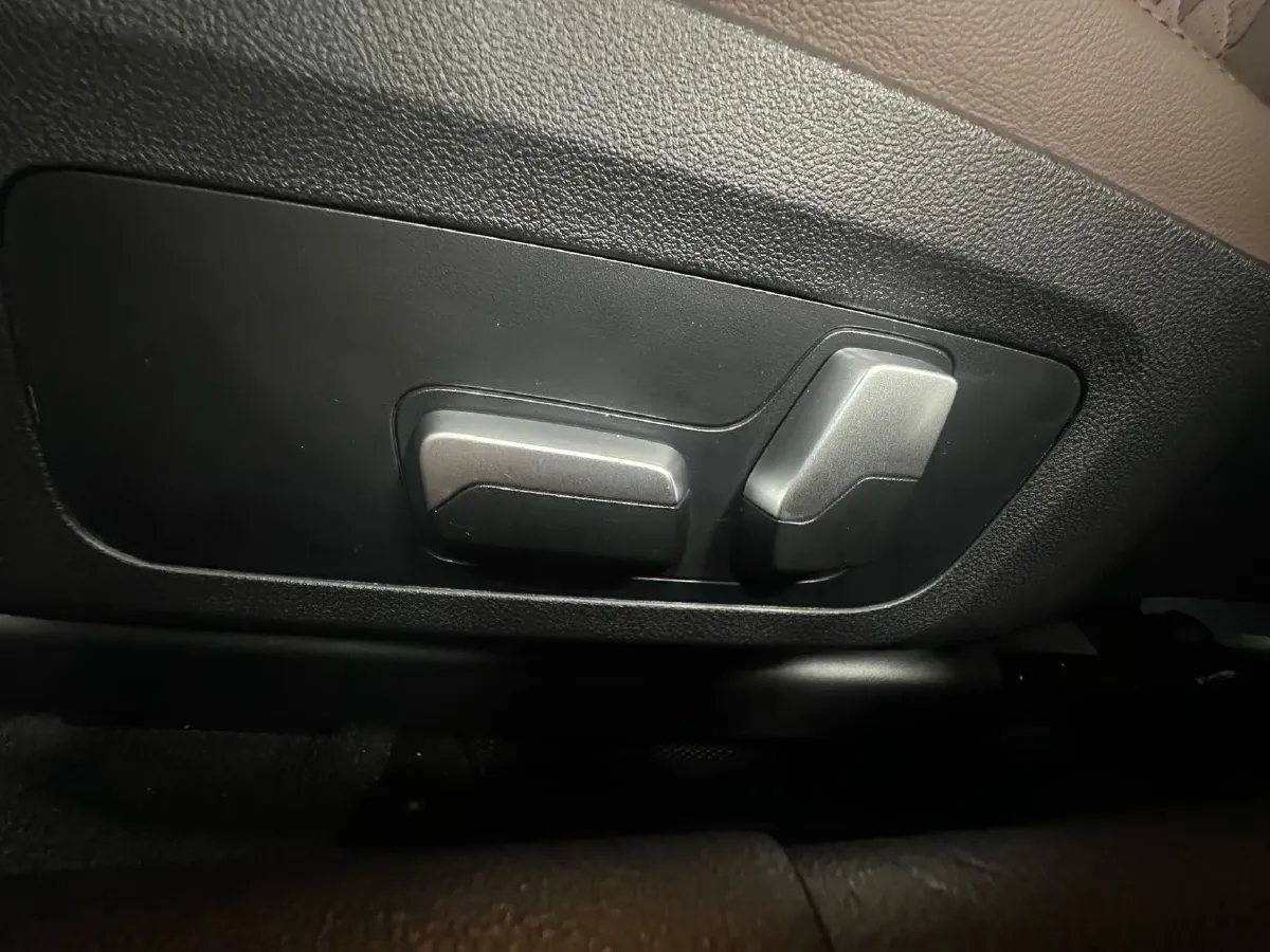 2023 BMW 3 Series 2.0T 156HP L4 8AT,autocango,china used car exporter,china ev exporter,chinese used car exporter,chinese used ev exporter