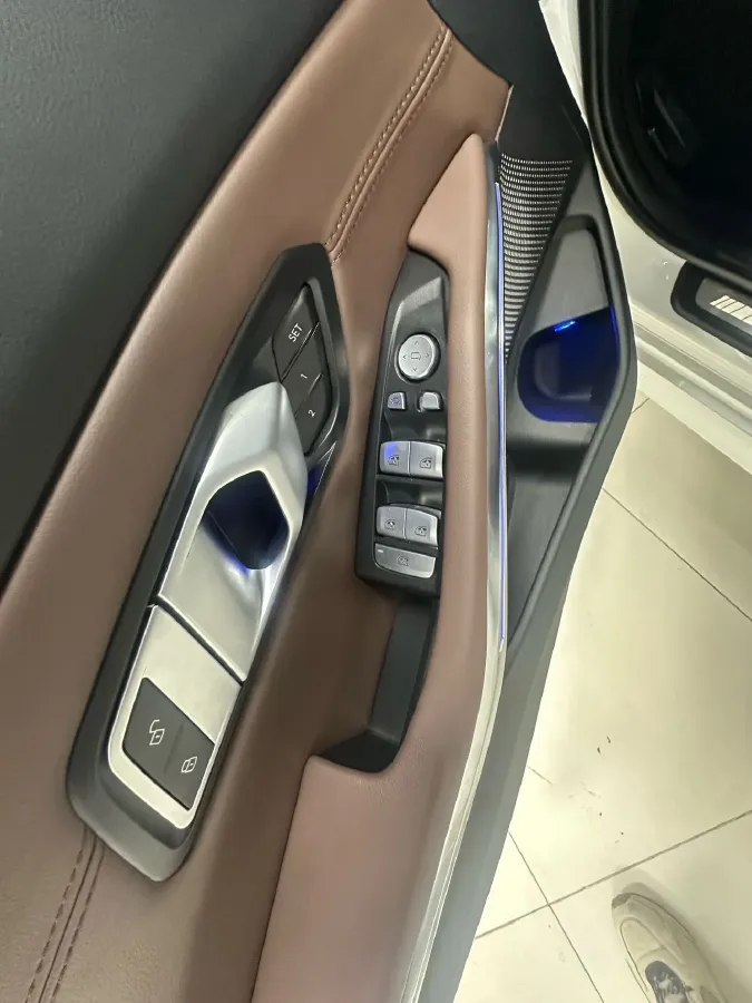 2023 BMW 3 Series 2.0T 156HP L4 8AT,autocango,china used car exporter,china ev exporter,chinese used car exporter,chinese used ev exporter