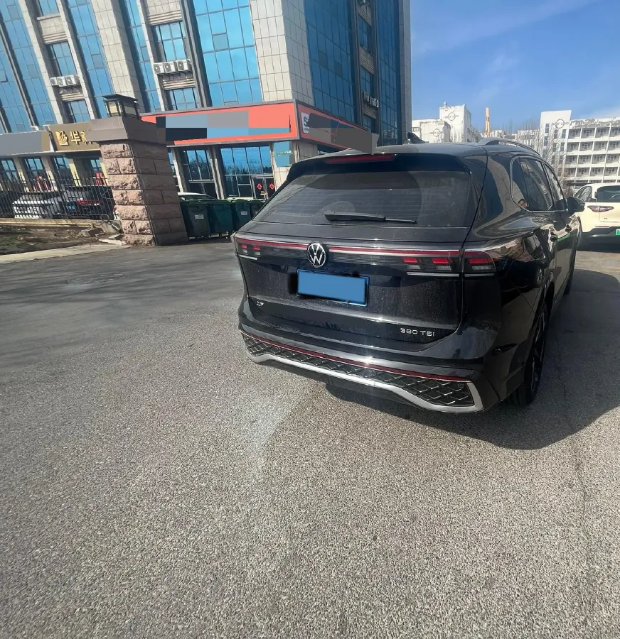 2026 Volkswagen Tiguan L 2.0T 220HP L4 7DCT,autocango,china used car exporter,china ev exporter,chinese used car exporter,chinese used ev exporter