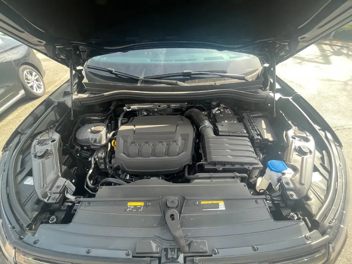 2026 Volkswagen Tiguan L 2.0T 220HP L4 7DCT,autocango,china used car exporter,china ev exporter,chinese used car exporter,chinese used ev exporter