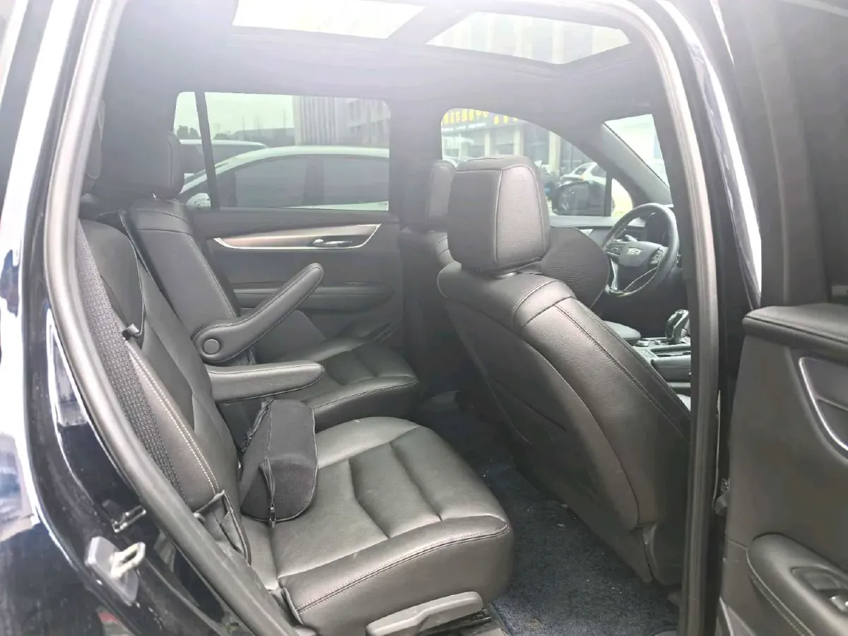 2021 Cadillac XT6 2.0T 237HP L4 9AT,autocango,china used car exporter,china ev exporter,chinese used car exporter,chinese used ev exporter