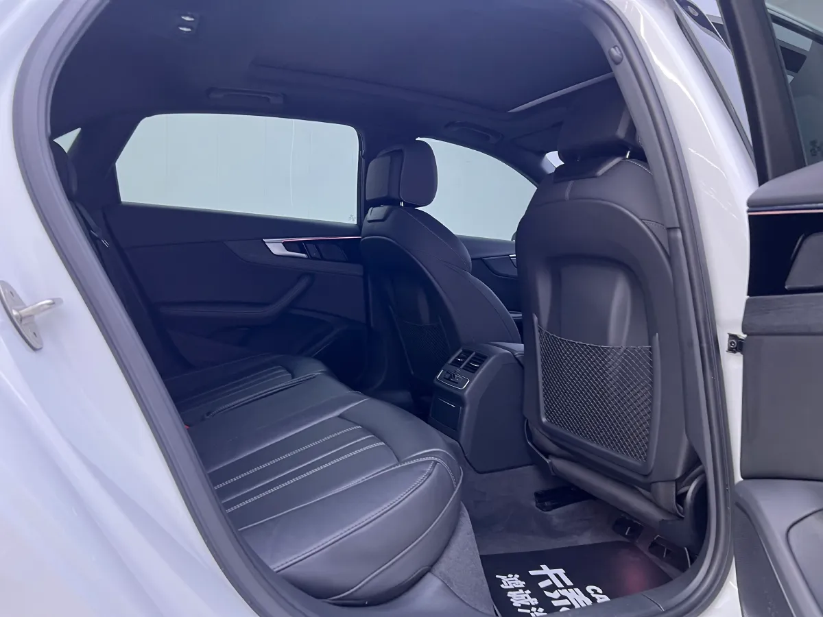 2023 Audi A4L 2.0T 190HP L4 7DCT,autocango,china used car exporter,china ev exporter,chinese used car exporter,chinese used ev exporter