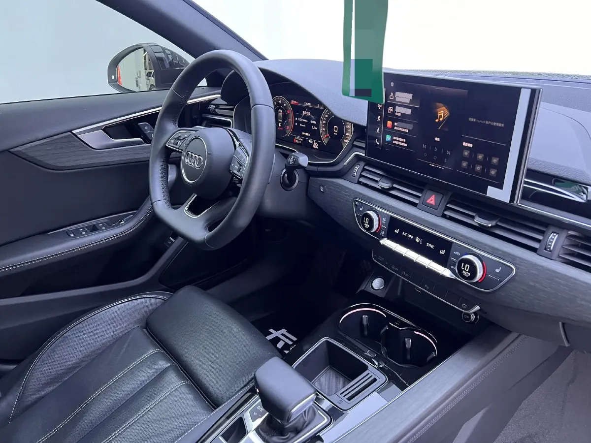 2023 Audi A4L 2.0T 190HP L4 7DCT,autocango,china used car exporter,china ev exporter,chinese used car exporter,chinese used ev exporter