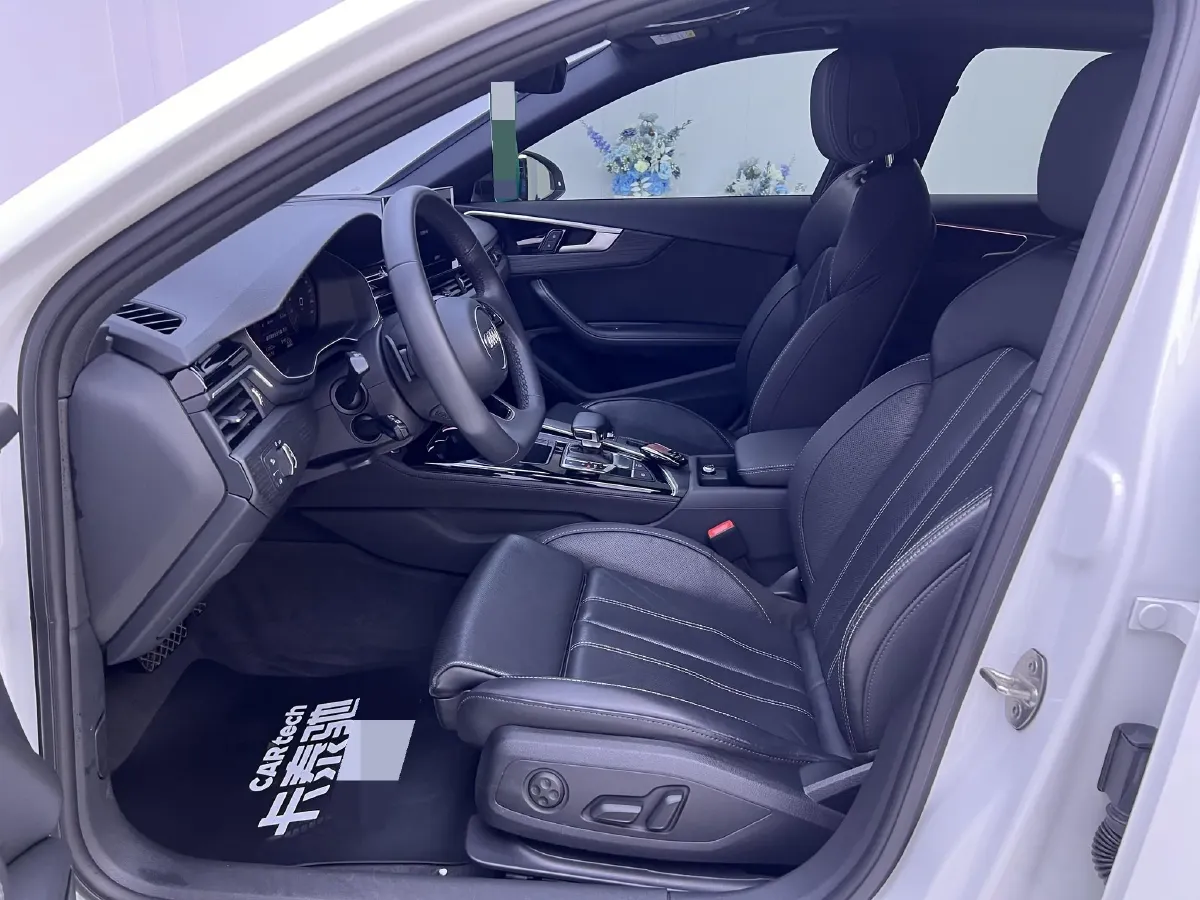 2023 Audi A4L 2.0T 190HP L4 7DCT,autocango,china used car exporter,china ev exporter,chinese used car exporter,chinese used ev exporter