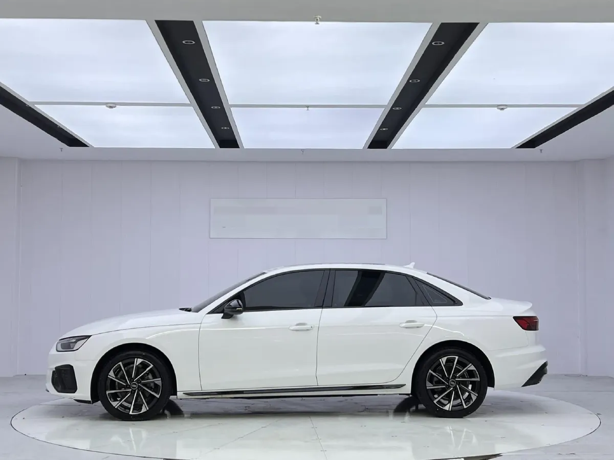 2023 Audi A4L 2.0T 190HP L4 7DCT,autocango,china used car exporter,china ev exporter,chinese used car exporter,chinese used ev exporter