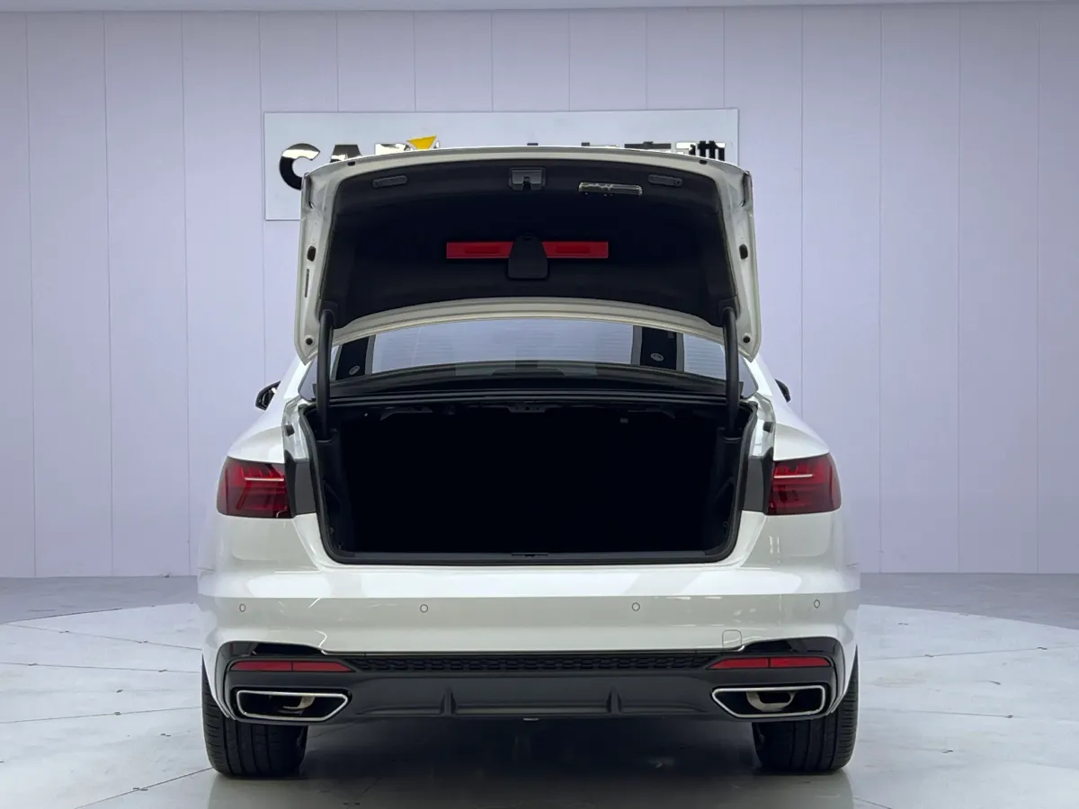 2023 Audi A4L 2.0T 190HP L4 7DCT,autocango,china used car exporter,china ev exporter,chinese used car exporter,chinese used ev exporter