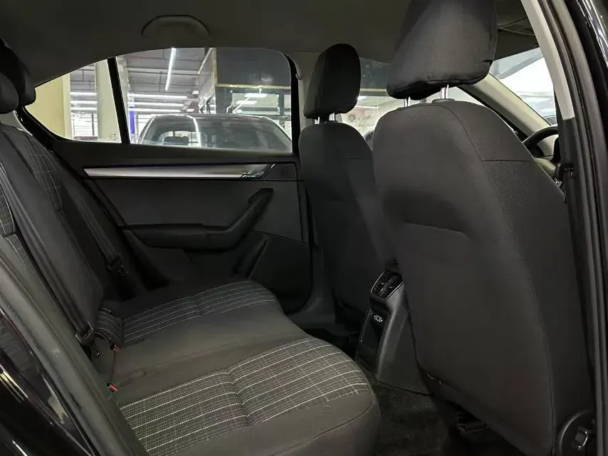 2018 Skoda Octavia 1.2T 116HP L4 7DCT,autocango,china used car exporter,china ev exporter,chinese used car exporter,chinese used ev exporter