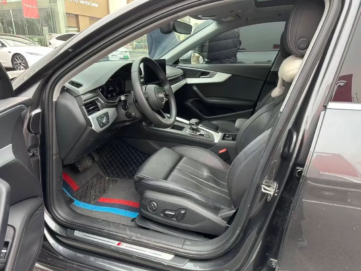 2020 Audi A4L 2.0T 190HP L4 7DCT,autocango,china used car exporter,china ev exporter,chinese used car exporter,chinese used ev exporter