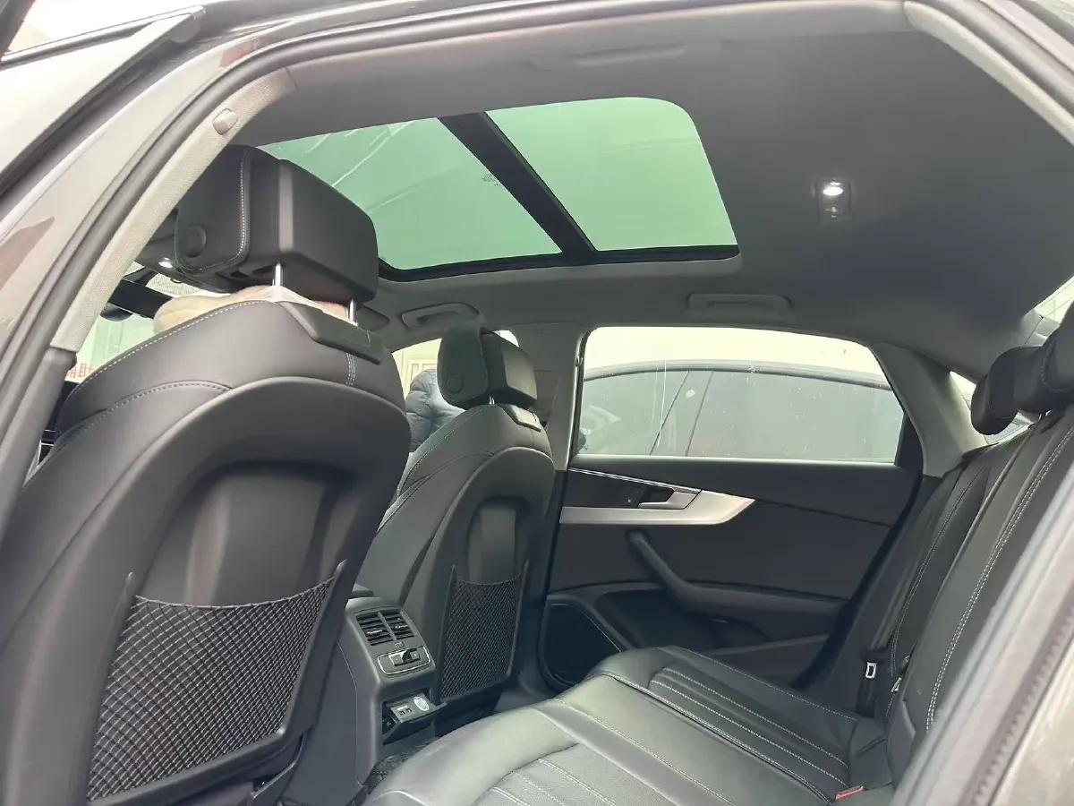 2020 Audi A4L 2.0T 190HP L4 7DCT,autocango,china used car exporter,china ev exporter,chinese used car exporter,chinese used ev exporter