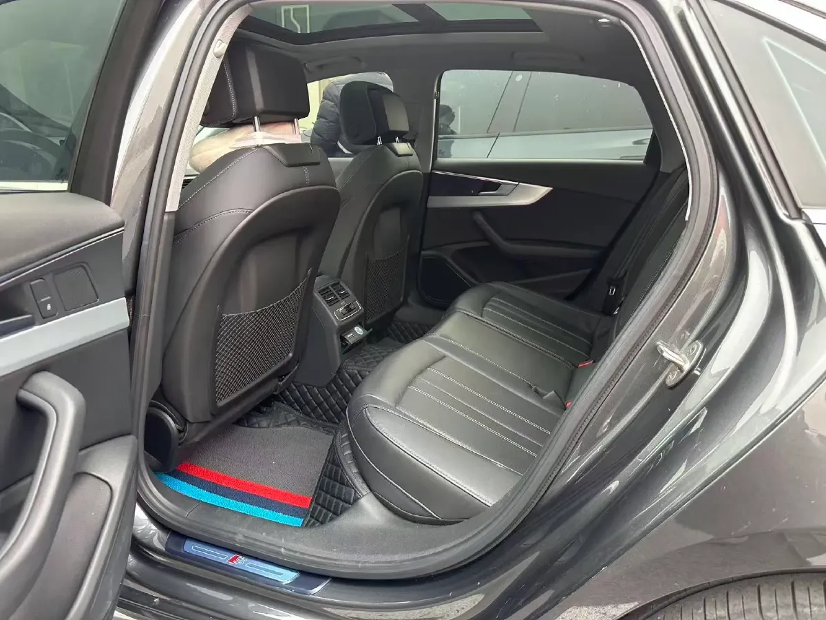 2020 Audi A4L 2.0T 190HP L4 7DCT,autocango,china used car exporter,china ev exporter,chinese used car exporter,chinese used ev exporter