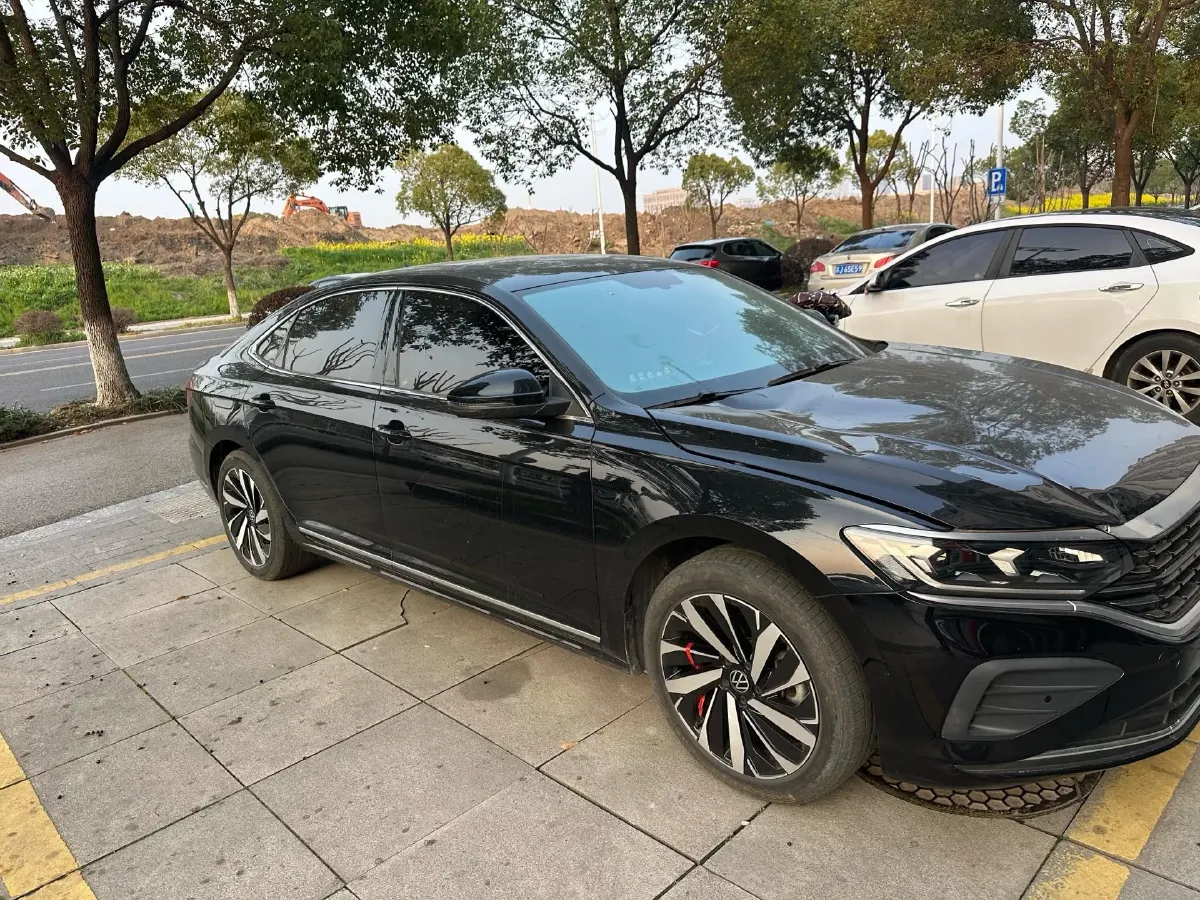 2025 Volkswagen Passat 2.0T 220HP L4 7DCT,autocango,china used car exporter,china ev exporter,chinese used car exporter,chinese used ev exporter