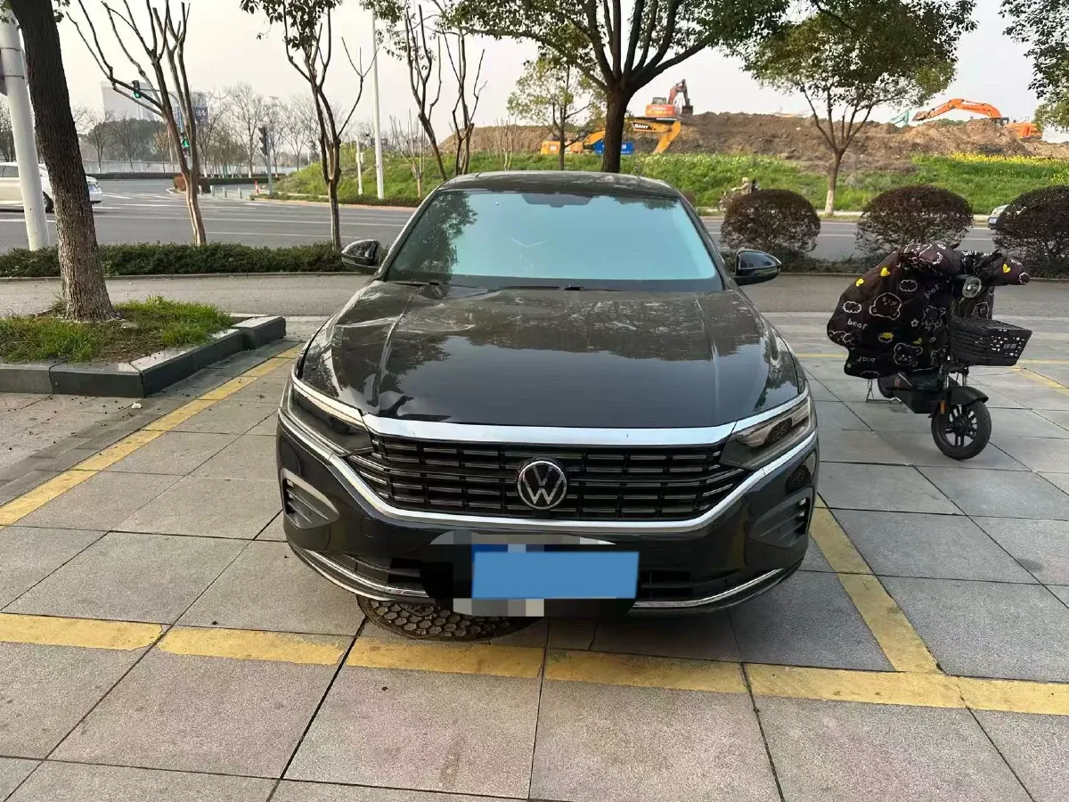 2025 Volkswagen Passat 2.0T 220HP L4 7DCT,autocango,china used car exporter,china ev exporter,chinese used car exporter,chinese used ev exporter