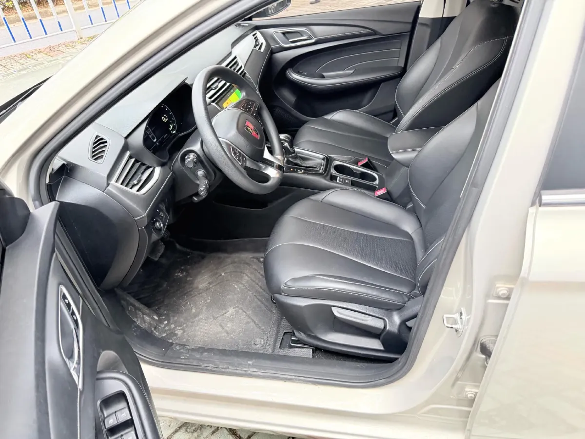 2020 Roewe i5 1.5L 120HP L4 CVT,autocango,china used car exporter,china ev exporter,chinese used car exporter,chinese used ev exporter