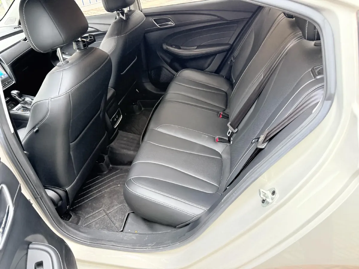 2020 Roewe i5 1.5L 120HP L4 CVT,autocango,china used car exporter,china ev exporter,chinese used car exporter,chinese used ev exporter