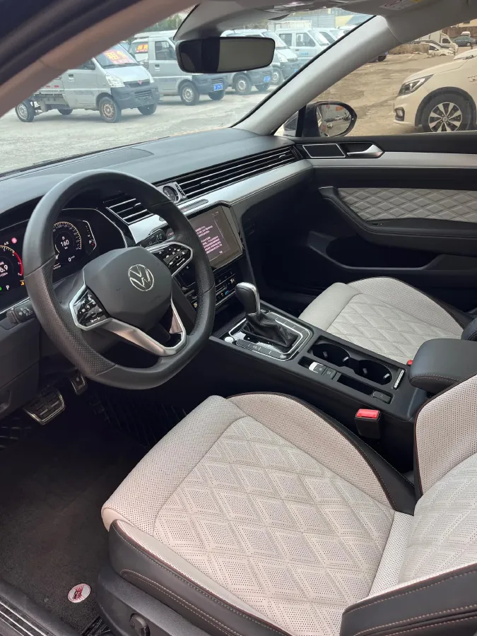 2023 Volkswagen Magotan 2.0T 186HP L4 7DCT,autocango,china used car exporter,china ev exporter,chinese used car exporter,chinese used ev exporter