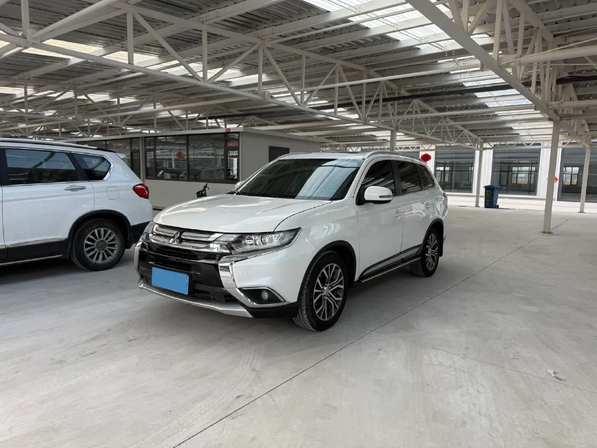 2018 Mitsubishi Outlander 2.0L 166HP L4 CVT,autocango,china used car exporter,china ev exporter,chinese used car exporter,chinese used ev exporter