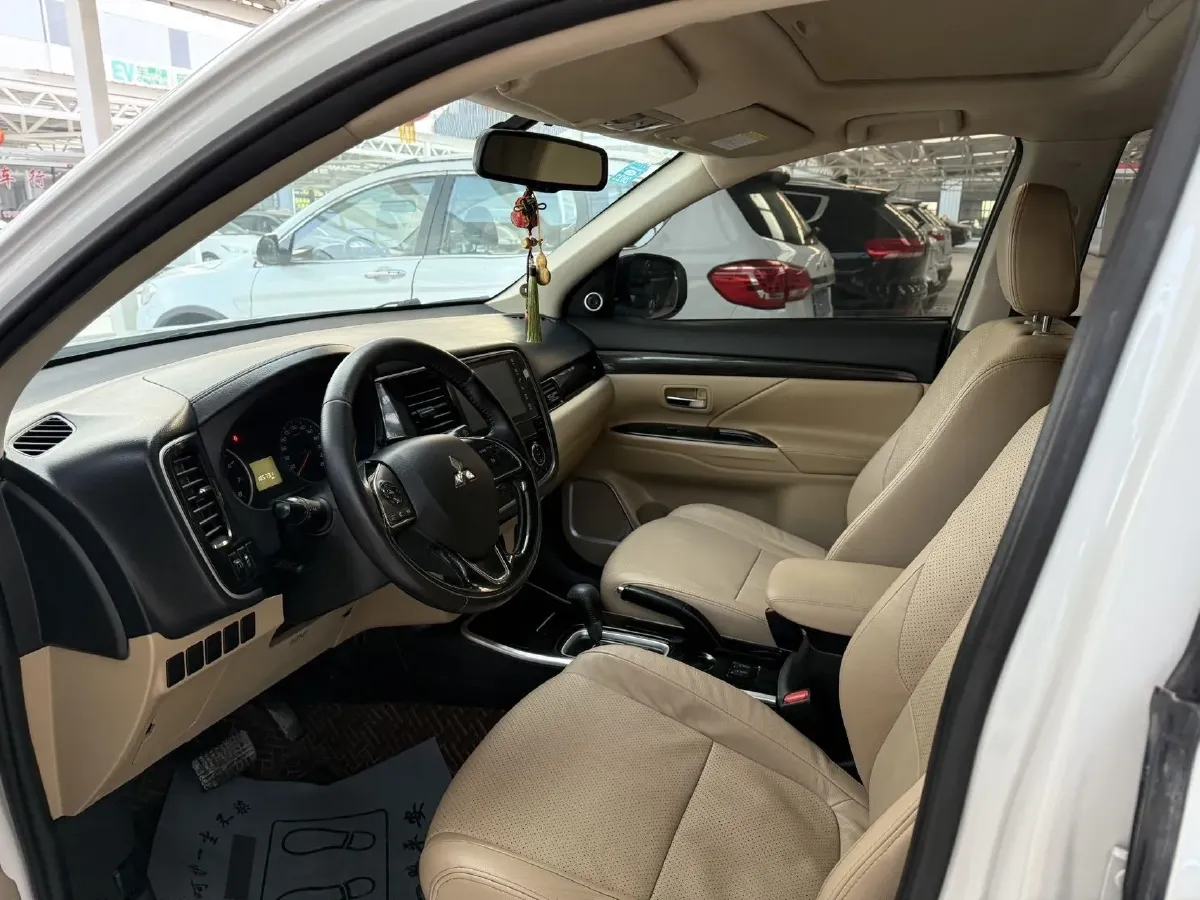 2018 Mitsubishi Outlander 2.0L 166HP L4 CVT,autocango,china used car exporter,china ev exporter,chinese used car exporter,chinese used ev exporter