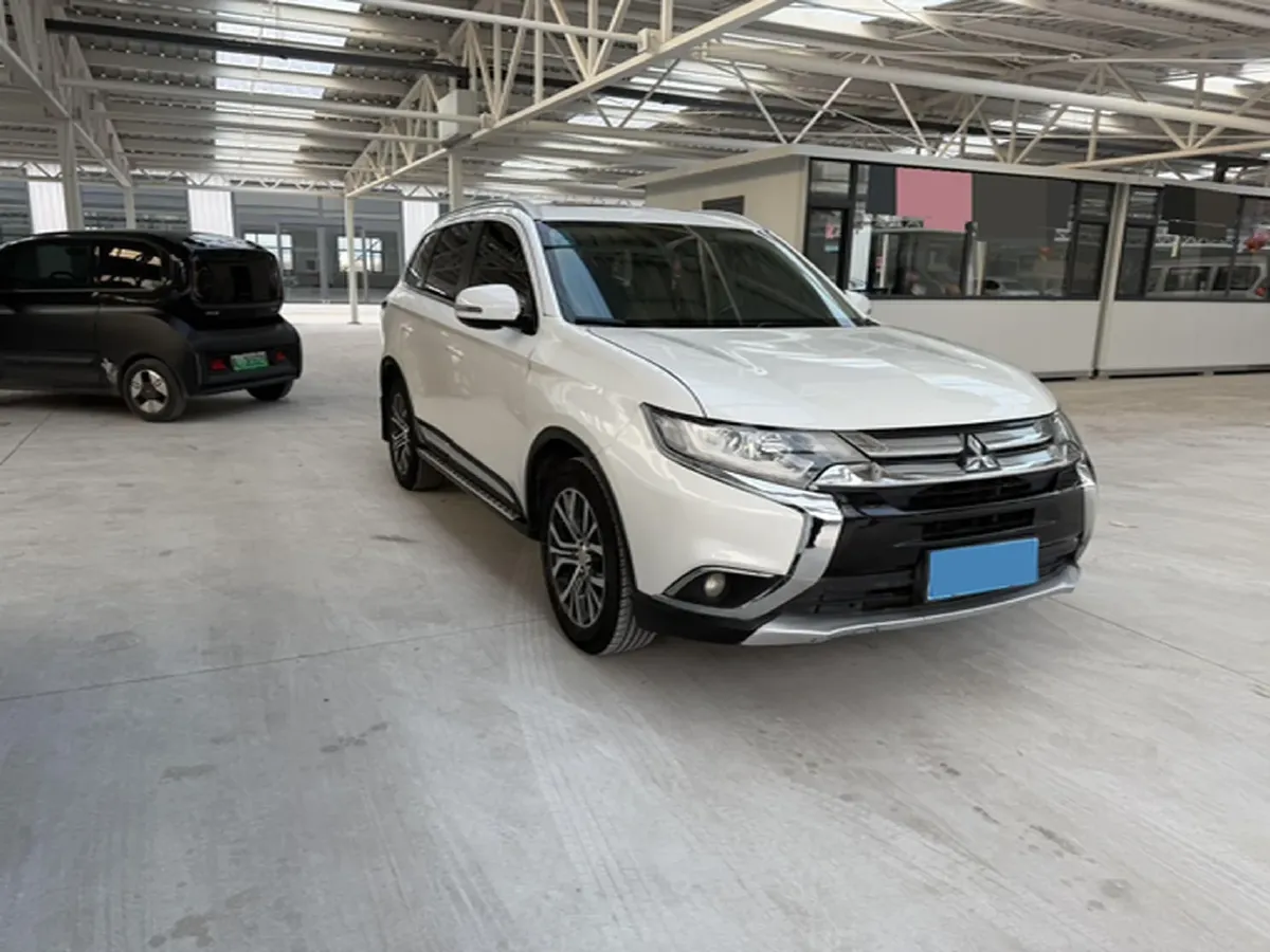 2018 Mitsubishi Outlander 2.0L 166HP L4 CVT,autocango,china used car exporter,china ev exporter,chinese used car exporter,chinese used ev exporter