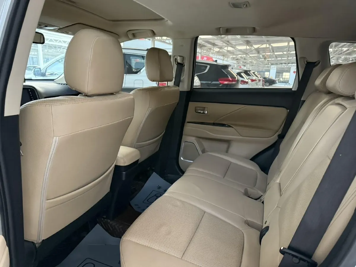 2018 Mitsubishi Outlander 2.0L 166HP L4 CVT,autocango,china used car exporter,china ev exporter,chinese used car exporter,chinese used ev exporter