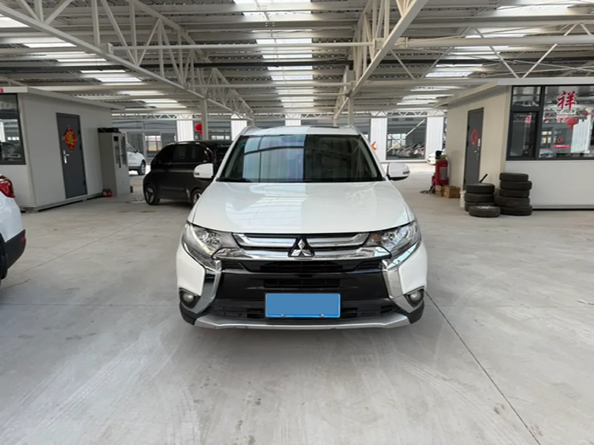 2018 Mitsubishi Outlander 2.0L 166HP L4 CVT,autocango,china used car exporter,china ev exporter,chinese used car exporter,chinese used ev exporter