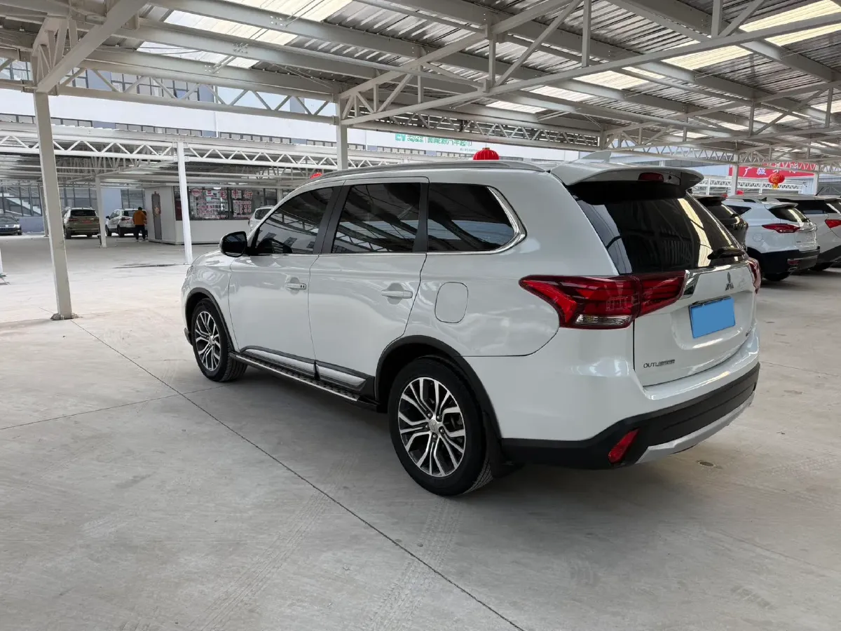 2018 Mitsubishi Outlander 2.0L 166HP L4 CVT,autocango,china used car exporter,china ev exporter,chinese used car exporter,chinese used ev exporter