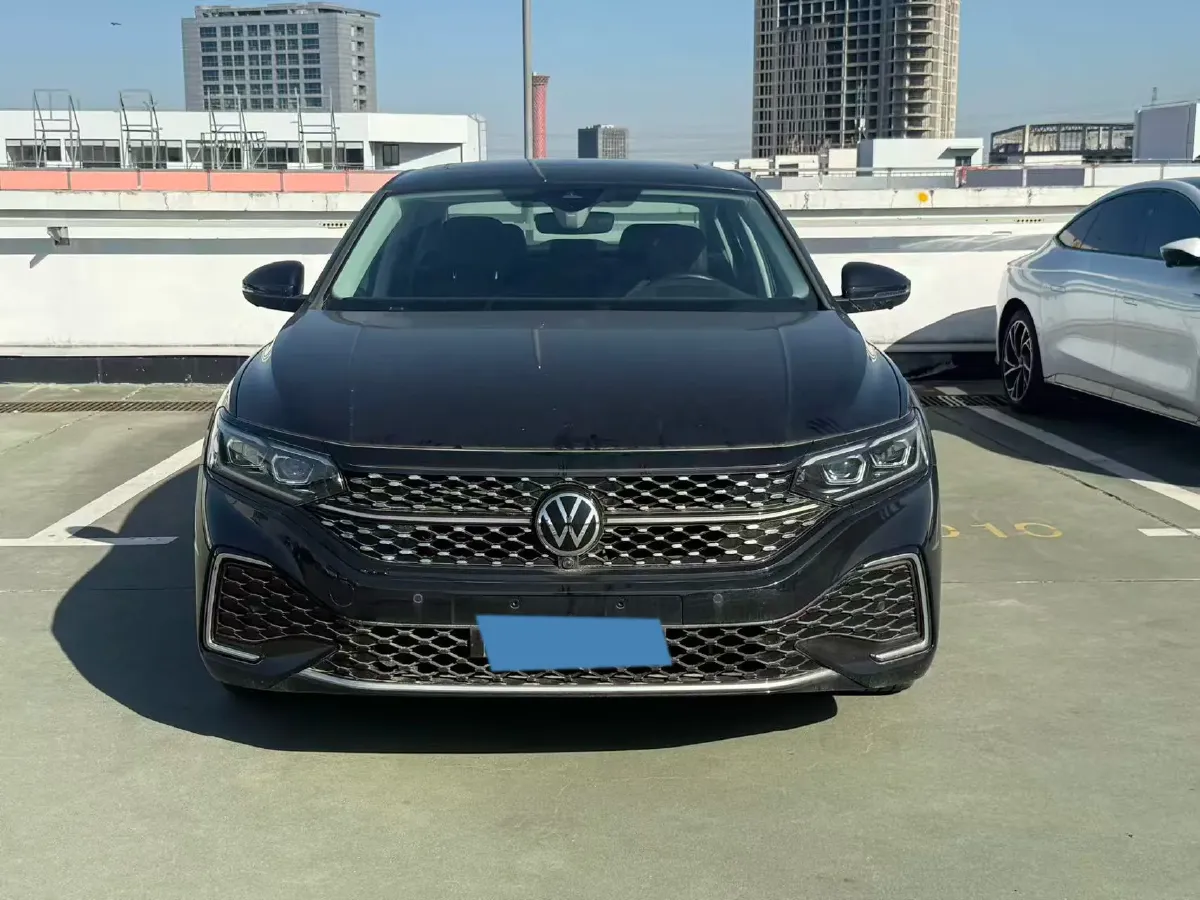 2024 Volkswagen Passat 2.0T 220HP L4 7DCT,autocango,china used car exporter,china ev exporter,chinese used car exporter,chinese used ev exporter