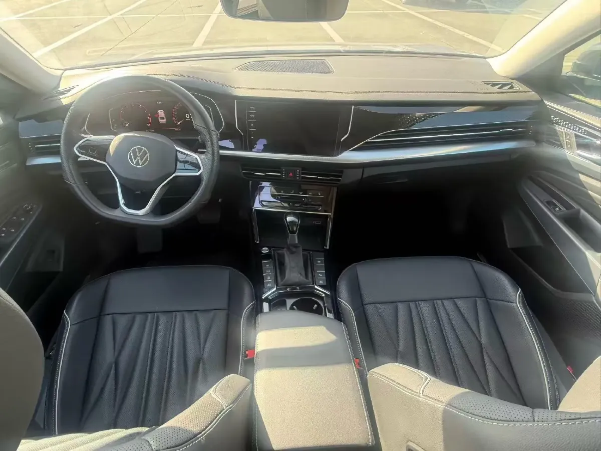 2024 Volkswagen Passat 2.0T 220HP L4 7DCT,autocango,china used car exporter,china ev exporter,chinese used car exporter,chinese used ev exporter