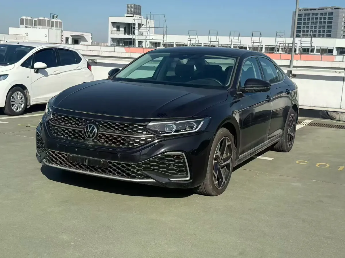 2024 Volkswagen Passat 2.0T 220HP L4 7DCT,autocango,china used car exporter,china ev exporter,chinese used car exporter,chinese used ev exporter