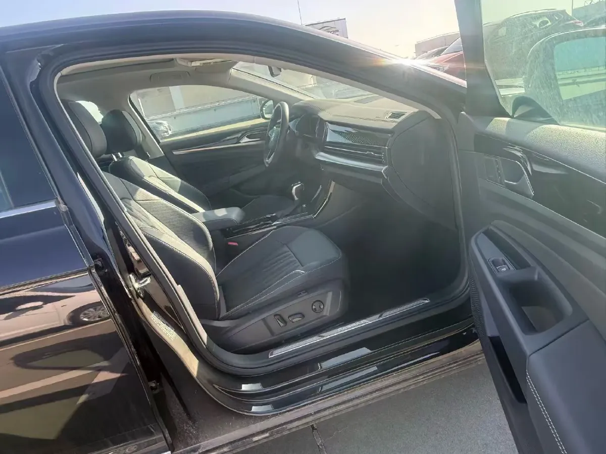 2024 Volkswagen Passat 2.0T 220HP L4 7DCT,autocango,china used car exporter,china ev exporter,chinese used car exporter,chinese used ev exporter